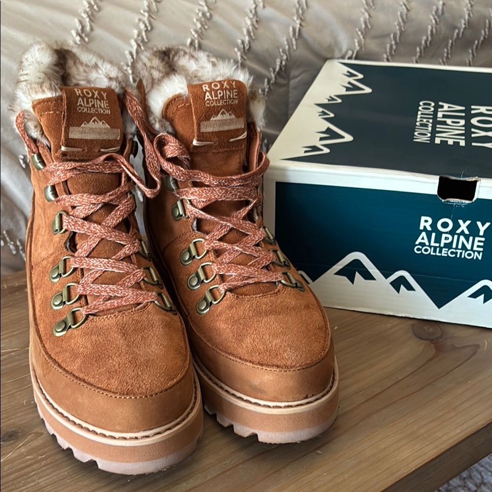 Roxy Alpine Collection Tan Boots